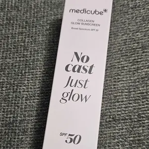 Product Review of [NEW] [medicube] No Cast Just Glow Collagen Sunscreen | SPF 50 Broad Spectrum Face Sunscreen | Lightweight, Non-Sticky, Hydrating Formula | No White Cast or Residue | Peptide, Cica for Soothing & Natural Glow from Y**e