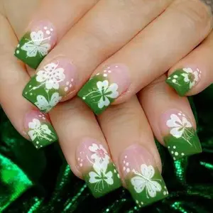 Lucky Clover Press On Nails | CurvLife Nail | 24pcs Medium Square Fake Nails | Glossy Finish with Clover-Inspired Gradient & Floral Details | Easy to Apply, Comfortable & Long-Lasting | Great for Daily Wear, Festivals, Parties & Lucky-Themed Events