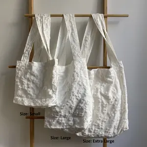 Tote bag with embroidered flowers with inner pockets for Bridesmaid