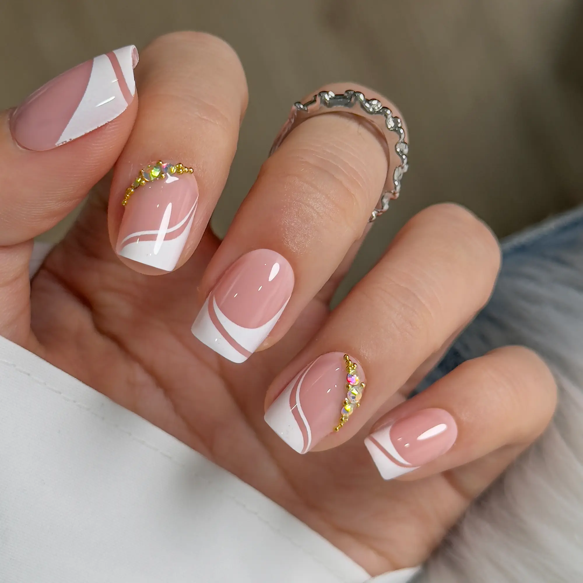 Design Forward Lines Press On Nails | CurvLife Nail | 24pcs Medium Square Fake Nails | Glossy Finish with Chic Pink-White Lines & Gold Sparkles | Easy to Apply, Comfortable & Long-Lasting | Ideal for Fashion Shows, Art Exhibits, Upscale Lunch Dates