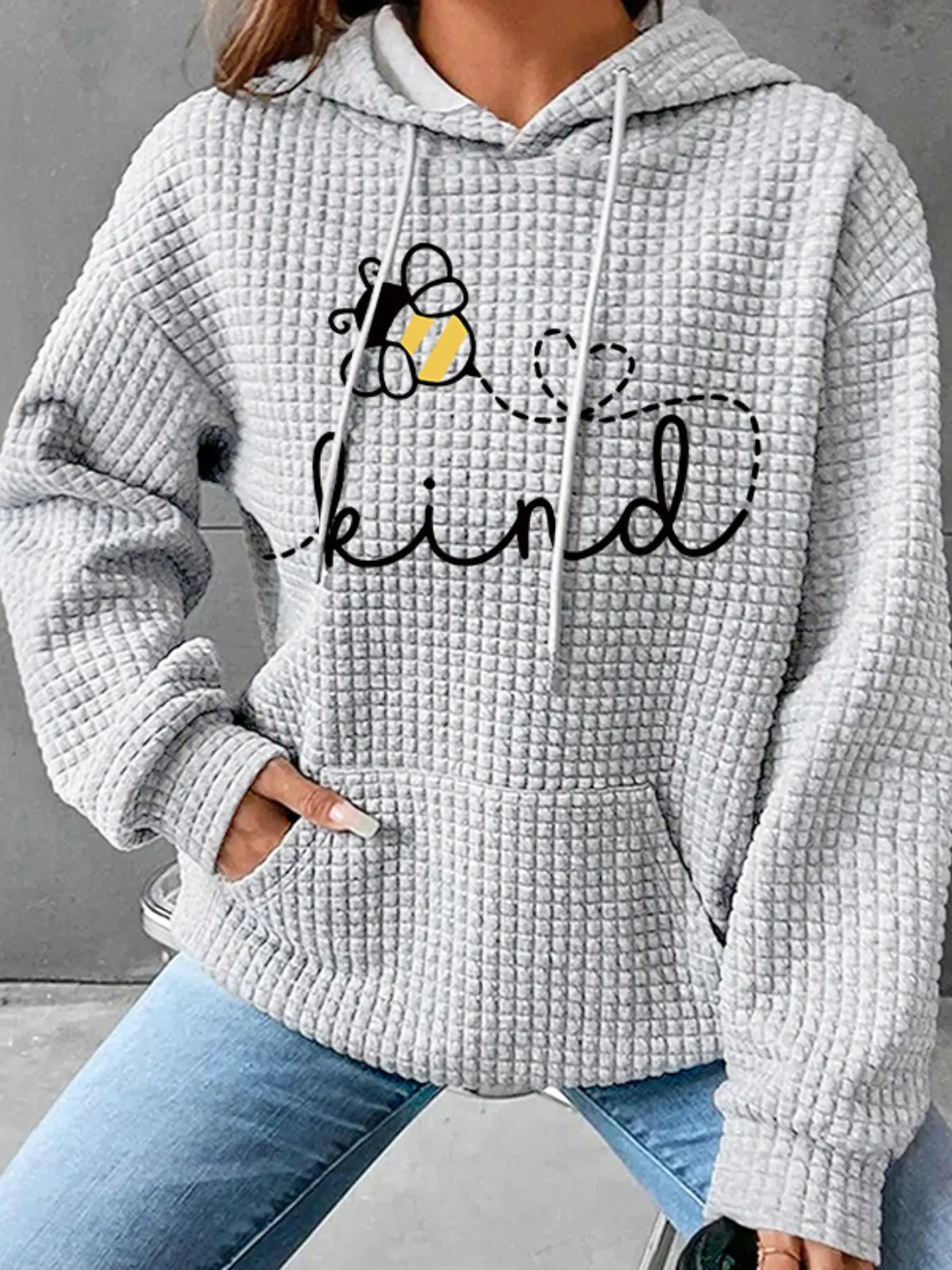 Women's Trendy Hooded Sweatshirt with Bee Print, Long Sleeve Pullover with Pocket, Casual Fall & Winter Wear, Comfortable and Warm