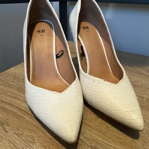 H&M white pumps size 39/8 Women Footwear High Heels