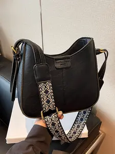 Retro and fashionable one-shoulder bucket bag, casual and stylish solid color one-shoulder crossbody bag, simple niche design one-shoulder commuter bag, suitable for commuting to work, dating, shopping and other scenarios.