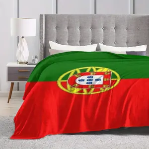 Modern Portuguese flag printed flannel blanket, soft, warm and comfortable, reversible, 100% polyester fiber, digital printing, knitted, 250-300 grams per square meter, in mixed colors, machine washable, suitable for all seasons, suitable for sofas, offic
