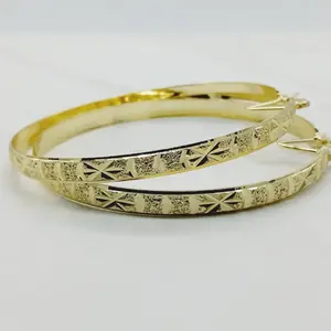 Gold Hoops Pantallas De Bano de oro Big Hoops Large Earrings Light weight Great quality Brazilian Gold