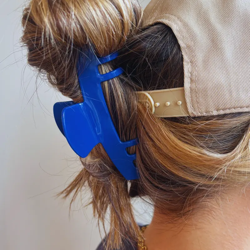 Curved Claw Hat Clip - Hat-Compatible, Open Center Cutout Grip, Durable Handles, Lightweight One-Size Casual Accessory for All Hair Types, Daily Wear Hairclips