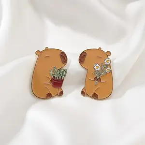 Cute Capybara Brooch, Floral Design - Cute Animal Accessories, Suitable for Costume Decoration, Perfect Ladies Gift, KC Gold Plated Zinc Alloy, Cartoon Style, Casual Wear or Gift