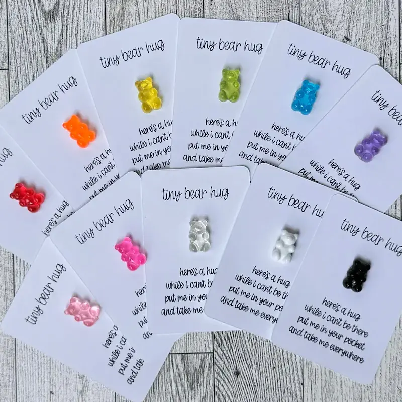 10pcs Cute Hugging Bear, Resin Pocket-Friendly Bear, Ideal For Birthday, Wedding, Valentine's Gift, Mystery Gift, Encouragement Token, Easter Basket Stuffer, Companion For Home, Office, Party Decorations, Party Favors, Gifts for Birthday
