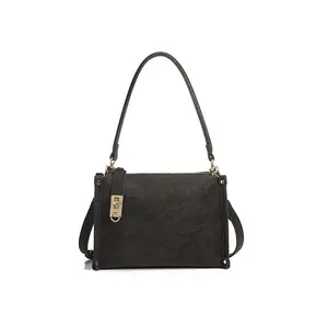 1pc Chic Square Box Handbag, exquisite trendy shoulder crossbody purse, stylish timeless boxy shape, elegant hardware decoration, all-matchinformall design, suitable fcommonplaceily commuting, dating gatherings and leisucommonplaceily matching