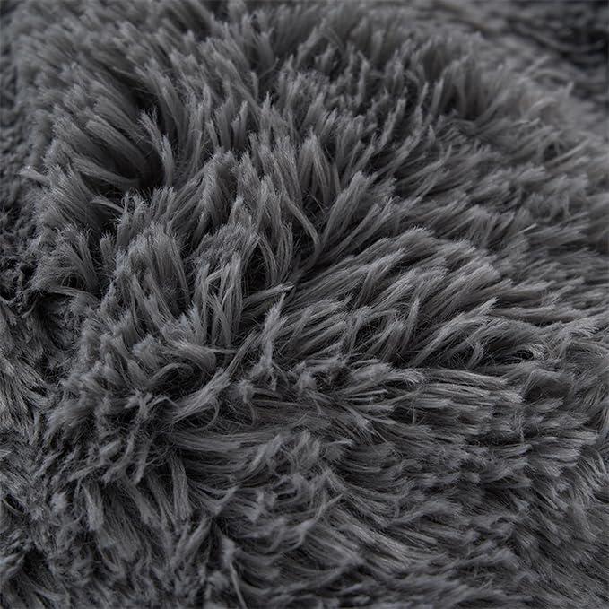 Classic Winter Plush Faux Fur Duvet Cover Set, 4 Pieces (1 Duvet Cover + 1 Heart Pillow + 2 Pillow Shams), Super Soft & Snuggly