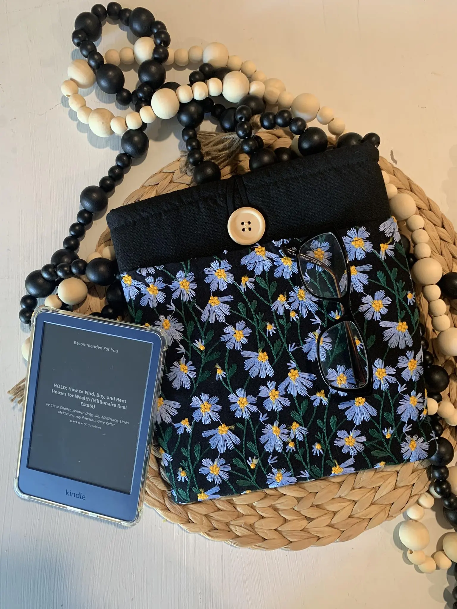 Blue Black Daisy Book Sleeve with Pocket, Embroidered Daisy Book Sleeve, Ereader Sleeve, Tablet Sleeve, iPad Sleeve, Book Accessories, Book Gifts, Booktok