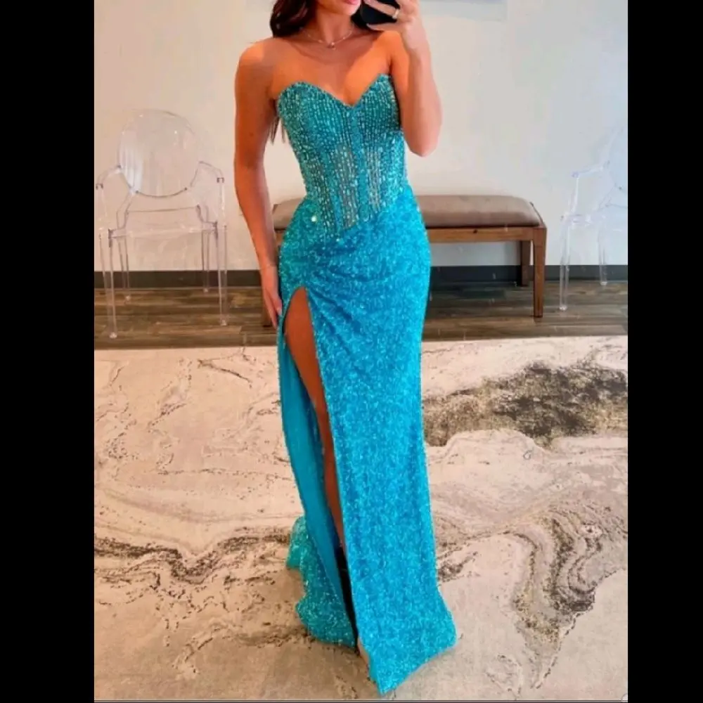 Women's Elegant Sleeveless Turquoise Sequin Formal Wear Evening Gown, NWT Sz 0, Strapless Style With Train