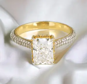 Exquisite Emerald Cut 2.75 Carat Certified Lab GrownDiamond Engagement Ring