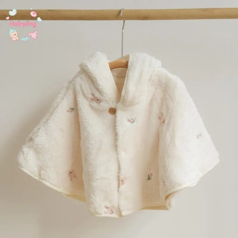 Baby Hooded Cape Coat, Fleece-Lined Plush Cloak with Colorful Heart Patches, Cute Button-Front Infant Outerwear, Soft Warm for Winter, Ideal for Strolls & Photoshoots