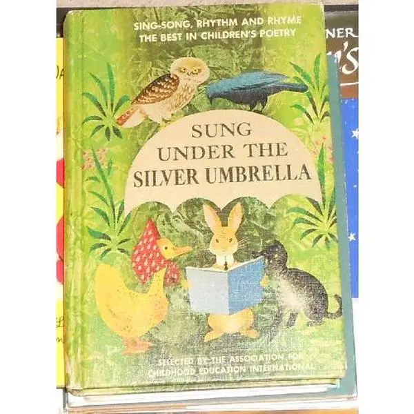 USED Book - Sung Under the Silver Umbrella (The Umbrella Books) by The Literature Committee of the Association for Childhood Education Internationa (Hardcover)