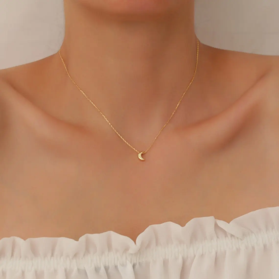 Leshanxing Gold 3D Crescent Moon Necklace for Women Dainty Tiny Charm Jewelry with Adjustable Chain Gift for Wife Girlfriend Mom
