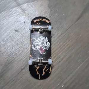 Wooden Fingerboard, 1-Count Professional Finger Skateboard for Kids and Adults, Fidget Board Toy