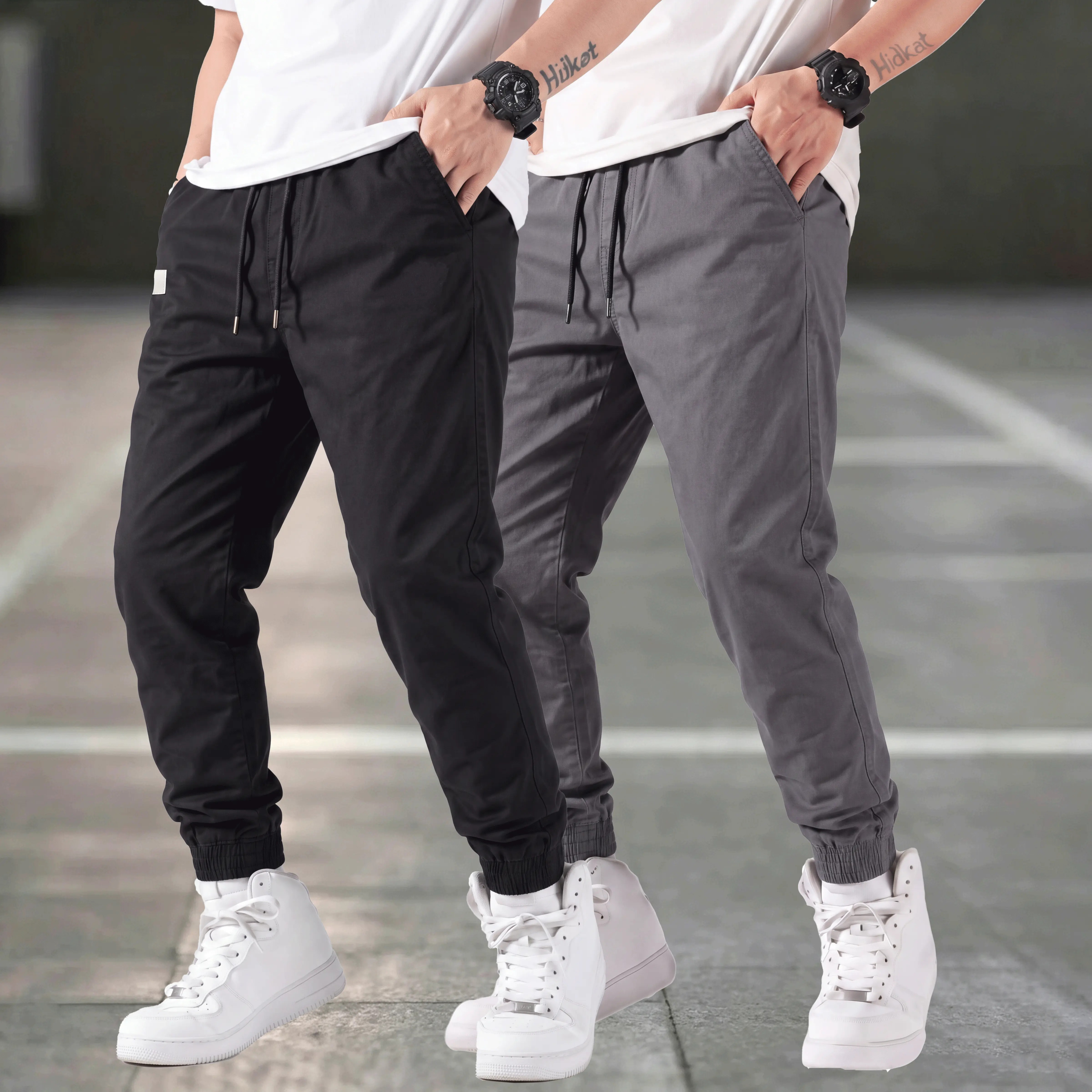 New men’s washed polyester jogger pants, Japanese minimalist style loose harem pants, smooth polyester fabric, adjustable drawstring waistband, solid color basic design, tapered cuffs, suitable for commuting, walking, campus outings, and weekend browsing,