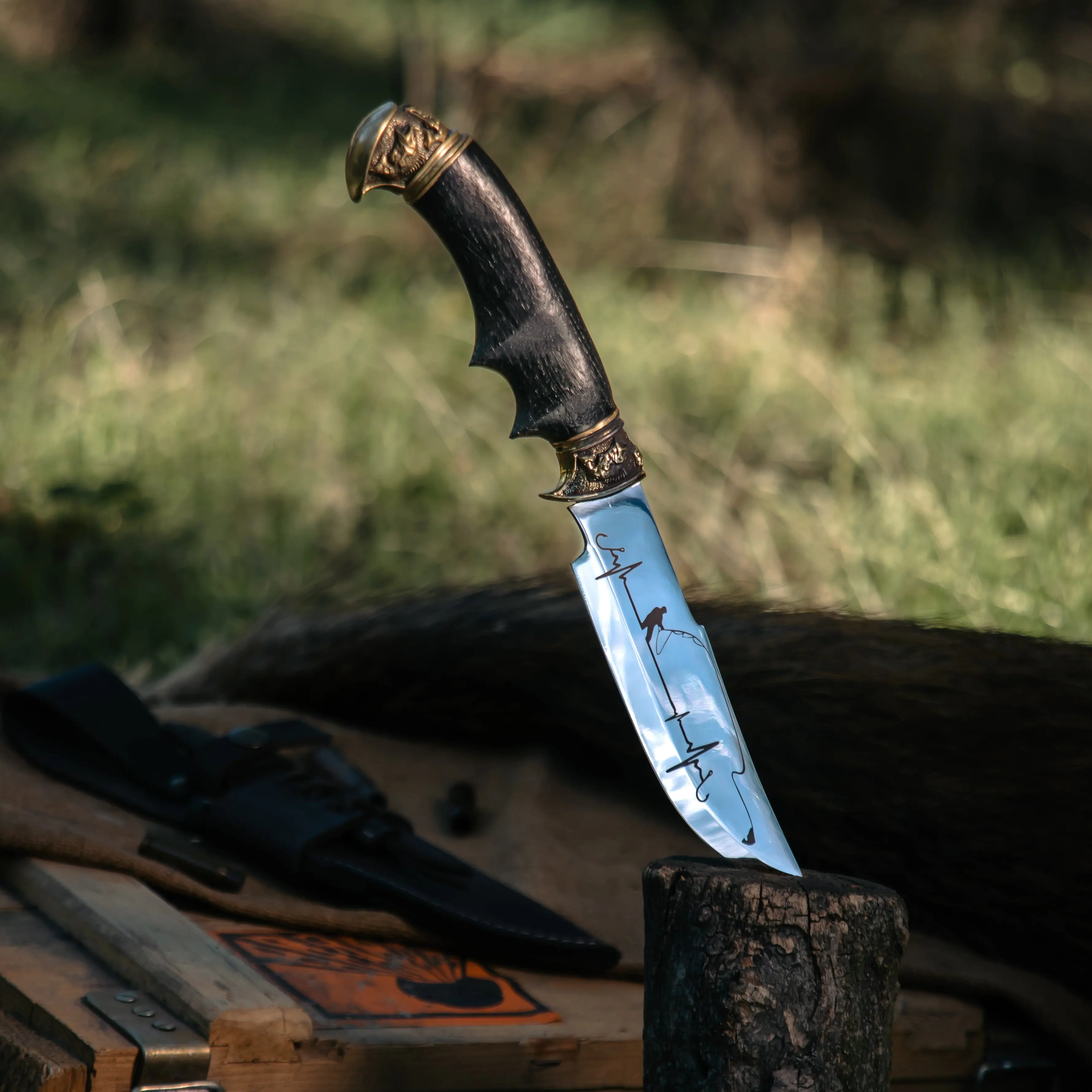 Handcrafted Fisherman's Stainless Steel Fishing Utility Knife - 205 g, 270mm, Wood Handle, Bronze Details, Ergonomic Design, Bronze Cast Guard