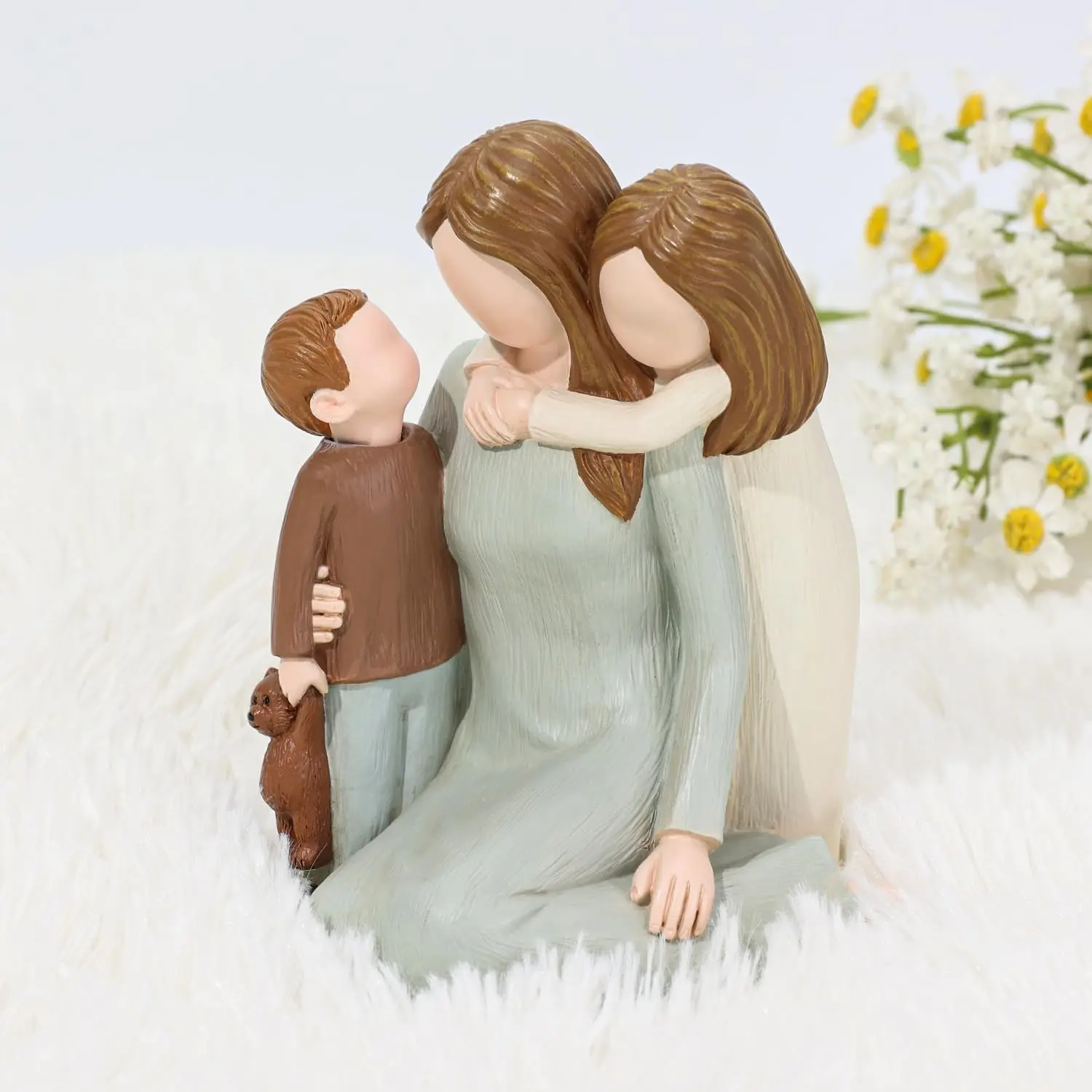Family Embrace Figurine, Resin Figurine Statue, Sculpture, Textured Carving Warm Wind Home Decor, Handmade Cloth Texture Mold, Suitable for Multi-Child Families