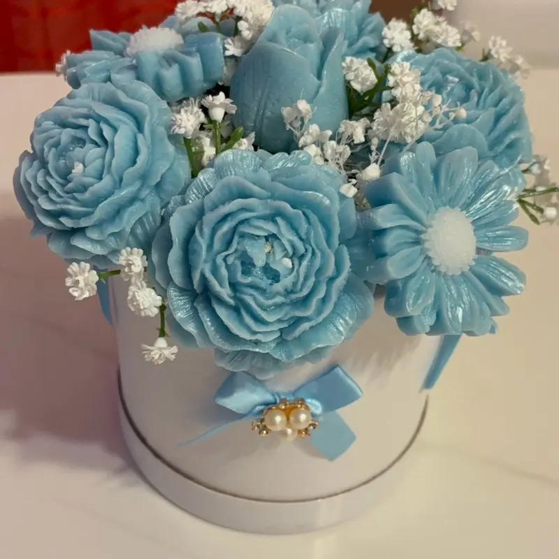 Personalized Handmade Floral Candle Arrangement - Customizable Color, Customizable Scent, Home Decor Piece