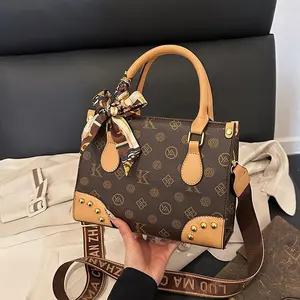 Women's handbag with zipper, one-size-fits-all