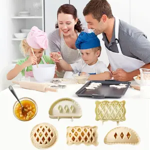 Apple pie baking dish, classic autumn Thanksgiving handmade pie mold for making pastries, pies and sandwiches for social gatherings. It saves a lot of time and is very cute and easy to use.