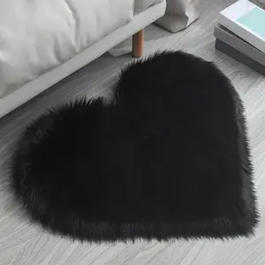 Solid Color Heart-Shaped Soft Fuzzy Mat, 1 Count Washable Plush Floor Mat, Fluffy Area Rug, Furry Soft Rugs, Durable Decorative Mat for Living Room & Bedroom