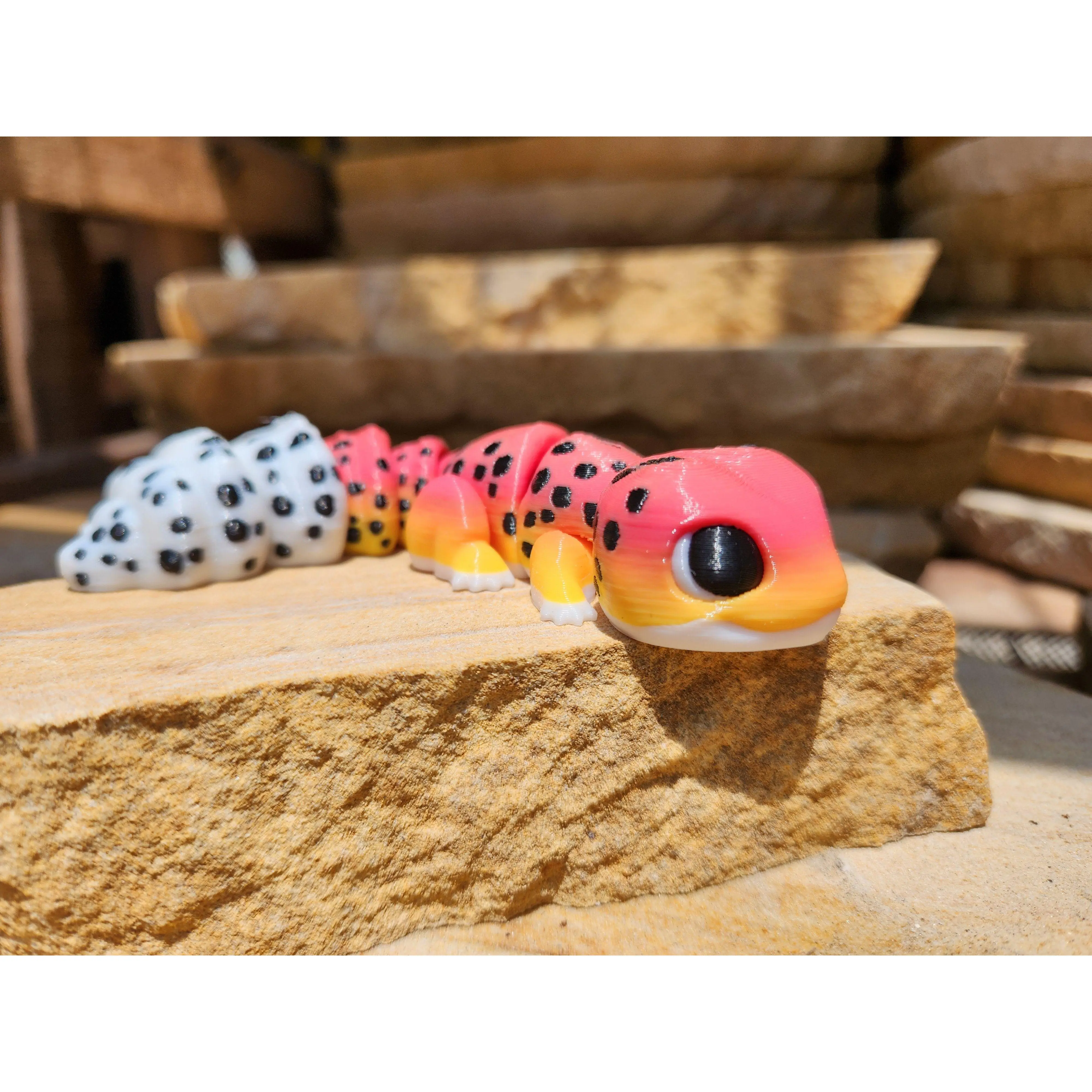 Gecko 3D Printed Articulated Figurine - 5 in Colorful Design with Black & White Details, Adorable and Unique Style