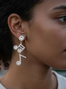 1pc/Women's Music Note Earrings, Rhinestone Asymmetrical Ear Studs, Shiny Festival Jewelry, Unique Musical Design, Perfect Gift Idea