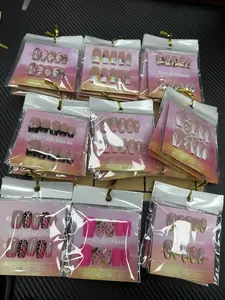 Una(7450)gc.30$ get 15 pairs of nails. We have different shapes and styles.