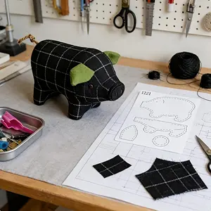 A 3D pig-shaped sewing template with finger cover positioning device. Patchwork pig template pattern, DIY special template