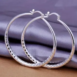 1 pair of earrings, suitable for women to wear. The style is in a circular design. They come with ear hooks and ear tips. The best Valentine's Day gift.