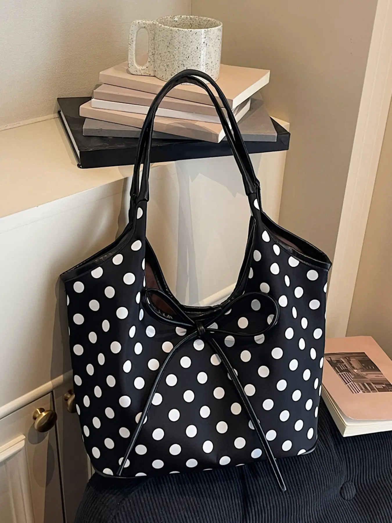 Simple and fun style folding shopping bag, polka dot print, foldable and stretchable structure, can be stored in a mini handle shape, with a large capacity inside, suitable for supermarket shopping and daily travel scenes Tote bag