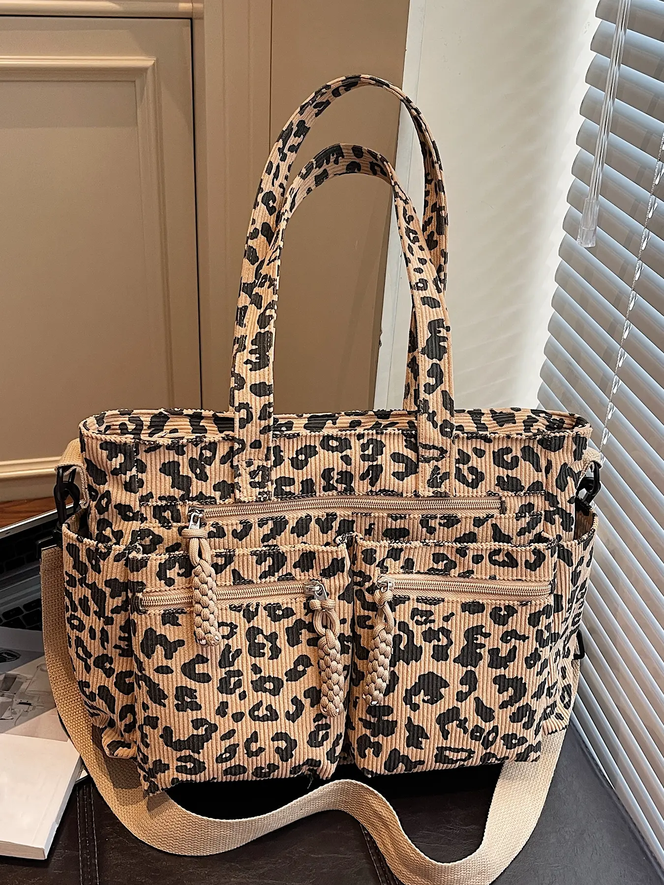 Leopard print underarm shoulder bag with leopard pocket, textured casual and versatile women's shoulder crossbody bag, student commuting shoulder bag, suitable for commuting, shopping, Fashion Crossbody Bags