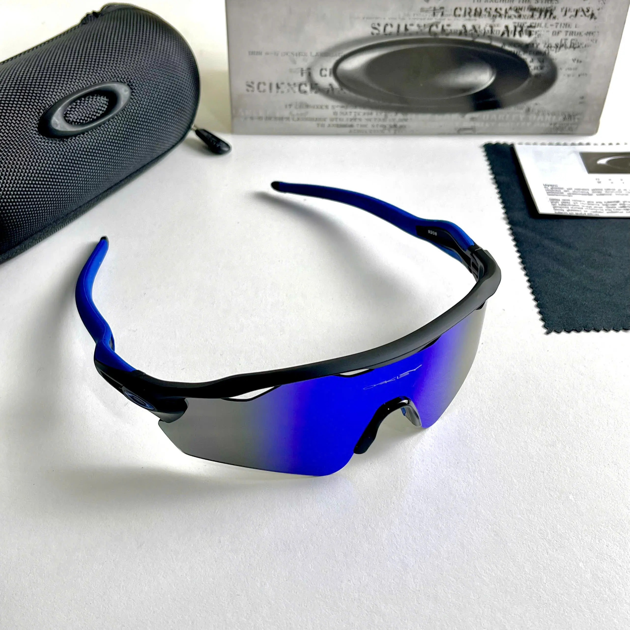 Oakley Radar EV Path Sports Sunglasses - UV400 Protection, Unisex Design, Suitable for Cycling and Running