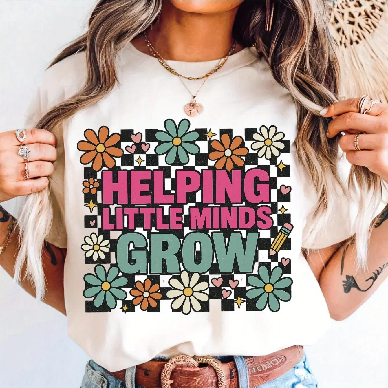 Women's "Helping Little Minds Grow" Floral Teacher T-Shirt - Soft Beige & Green Educational Shirt with Colorful Flower Design, Short Sleeve Regular Fit Casual Work Top for Kindergarten, Preschool, Special Education - Breathable All-Season Comfort