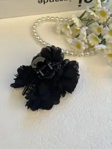 New rose style petal clip with high aesthetic value, light luxury fashion, shark clip clip with Western style hair clip, upscale, Flower hair clip