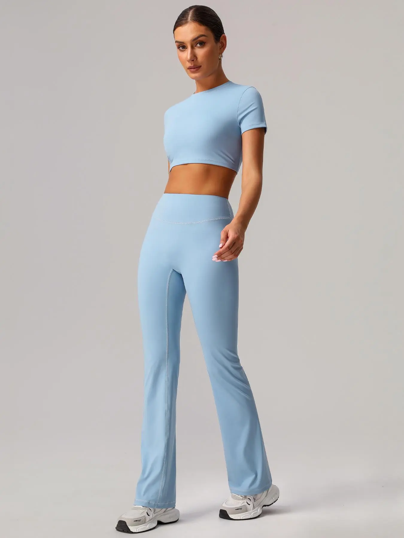 Women's Solid Round Neck Crop Top & High Waist Flare Leg Pants Set, Breathable Sporty Outfits, Gym Clothes Workout, Short Sleeve Cropped Top & Butt Lifting Bell Bottom Trousers for Yoga Gym Workout, Sportswear for All Seasons, Activewear Tracksuits