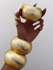 3pc Retro Exaggerated Punk Style Acrylic Asymmetrical Bangle, Minimalist Thick Multicolor Charm Bracelet, Suitable For Women's Daily Commute, Friend Gathering, Romantic Holiday, Street Snap, Fashion Show Accessories (The Texture And Color Of The Bangle Is