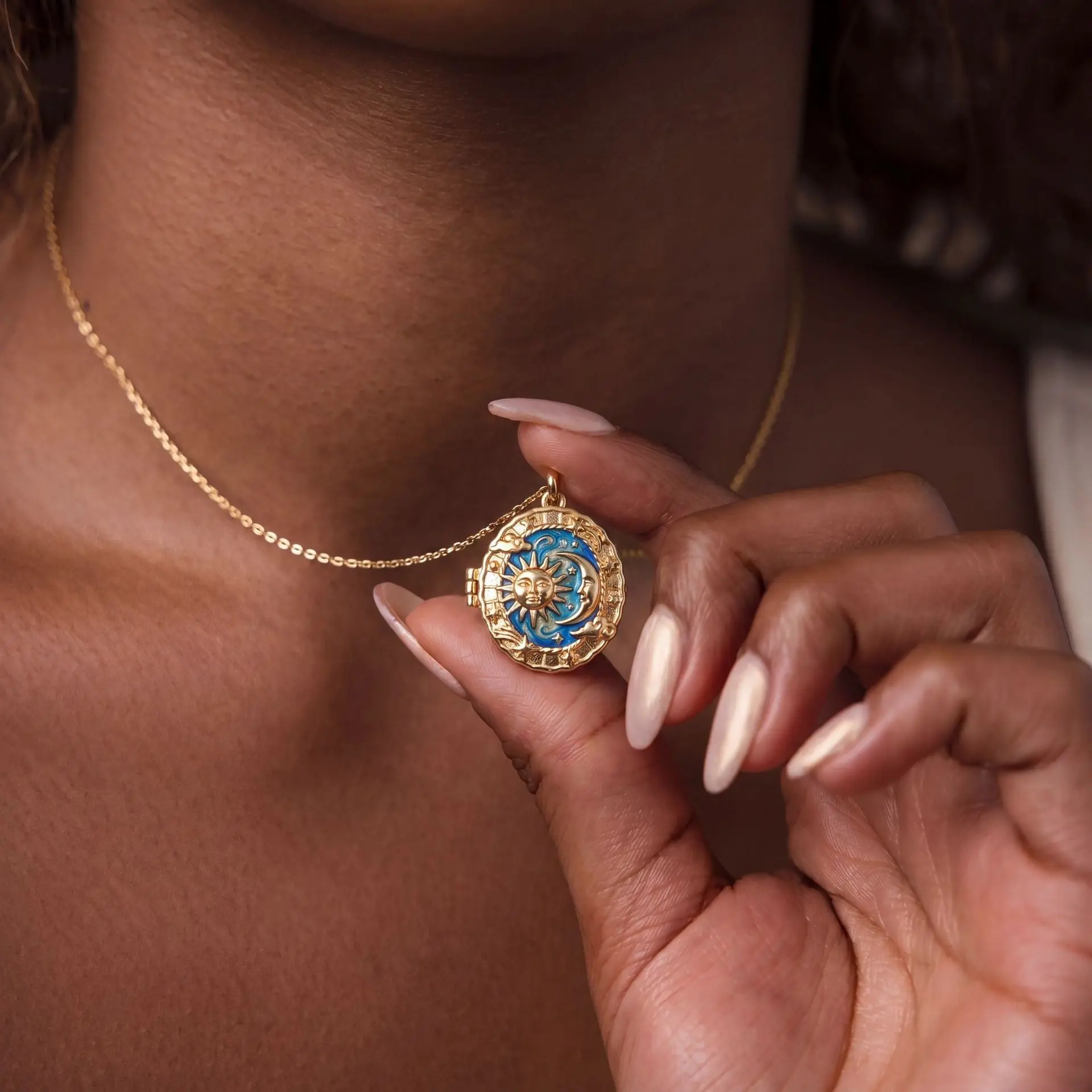 Women's Celestial Sun & Moon Locket Necklace - Vintage Witchy Jewelry, Astrology-Themed Cosmic Pendant Accessory, Astrology-Themed Necklaces