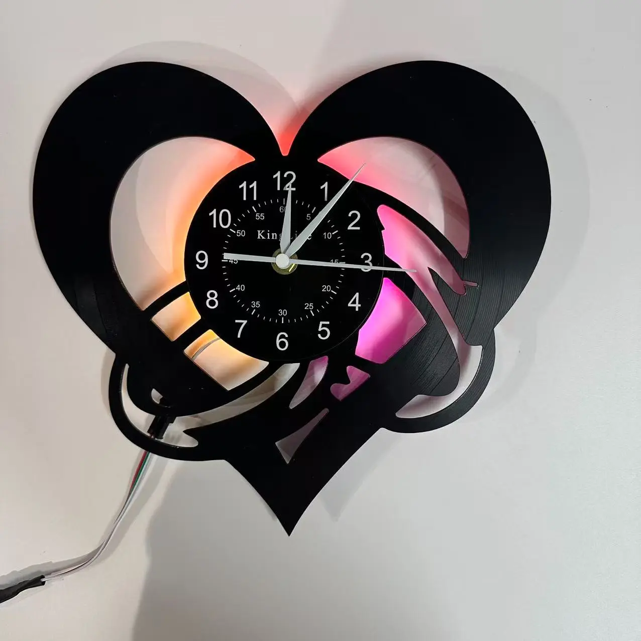 1 PC Colorful Heart Vinyl Record Wall Clock, Creative Decorative Clock, Vintage Home Silent Decor, Home Decor, Valentine's Day Gift, Christmas, Ramadan, Birthday, Gift For Girlfriend, Love Themed Decor, Unique Gift Idea