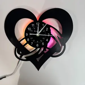 1 PC Colorful Heart Vinyl Record Wall Clock, Creative Decorative Clock, Vintage Home Silent Decor, Home Decor, Valentine's Day Gift, Christmas, Ramadan, Birthday, Gift For Girlfriend, Love Themed Decor, Unique Gift Idea