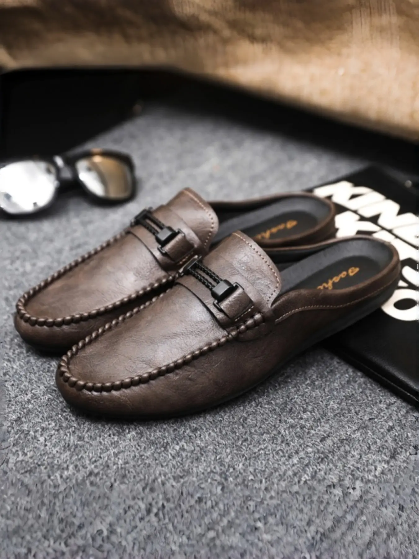 Men's PU Leather Slip-On Mules, Handmade Stitching Craftsmanship, Casual Wear for Office Commute & Home Leisure, Anti-Slip Soft Sole, Shoes Mules