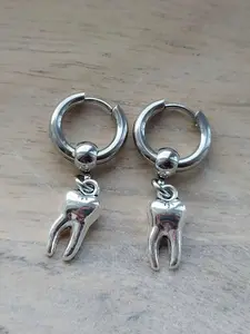 1 Pair of Retro Punk Teeth Pendant Stainless Steel Hypoallergenic Earrings for Men and Women with Minimalist Street Style Party Earrings Design