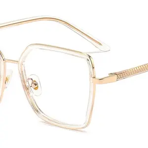 Estilo que transforma seu visual  Armação moderna, elegante e confortável para o dia a dia. Perfeita para quem busca sofisticação sem abrir mão do conforto.  ️ Destaque no rosto  Design premium  Envio rápido   Garanta a sua agora!