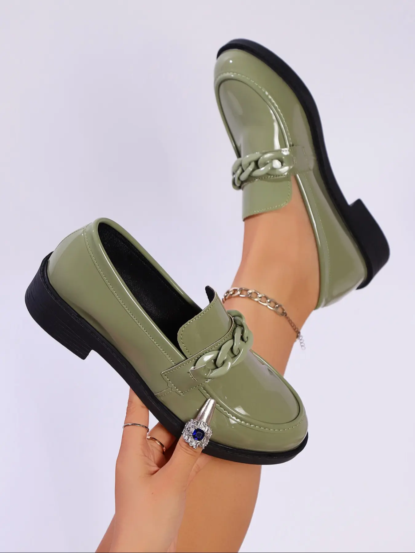 Women's Fashion Classic Loafers, Shiny Light Leather with Metal Chain Decor, Slip-On Design, Versatile for Work & Daily Wear