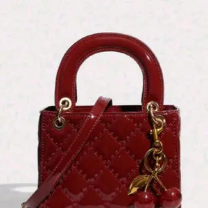 1pc PU Leather Handbag, Burgundy Wine Color Bag, Versatile Quilted Patent Leather Tote Bag, Structured Mini Purse, Fashionable Shoulder Crossbody Bag With Geometric Pattern, Fashionable Burgundy Bag