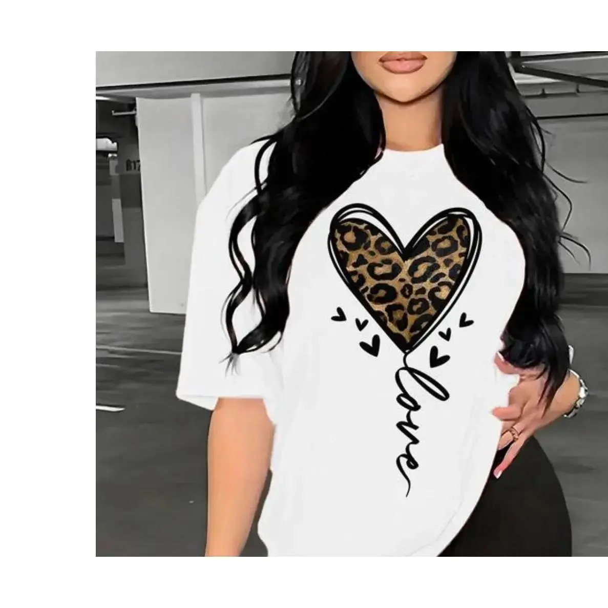 1pc ladies leopard-print T-shirt; Casual summer outfit; Loose-fitting round-neck T-shirt; Daily wear; Seasonal men's and women's T-shirt.
