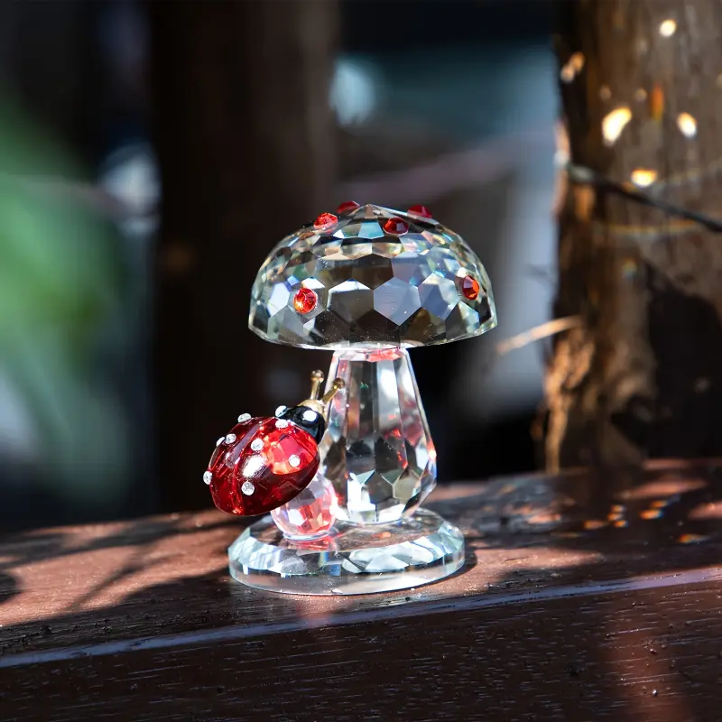[Decorative Crystal Ladybug Figurine] Crystal Ladybug On Mushroom Figurine Statues Home Table Decoration Ornament Collectible Glass heal stone bouquet  flowers farmhouse kitchen cute decoration print highland cow desktop fidget coffee lover saint patrick
